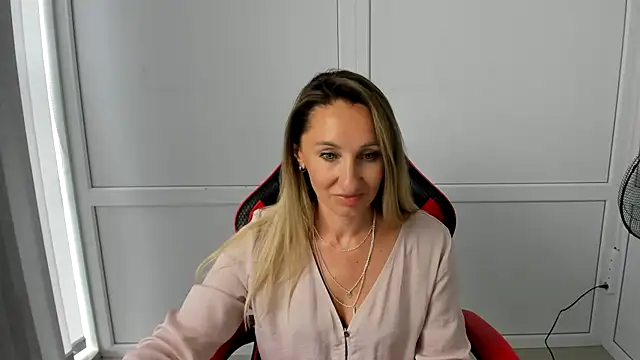 LilyDreamm online show from July 21, 2026, 12:40 pm