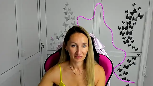 LilyDreamm online show from July 23, 2026, 6:33 am