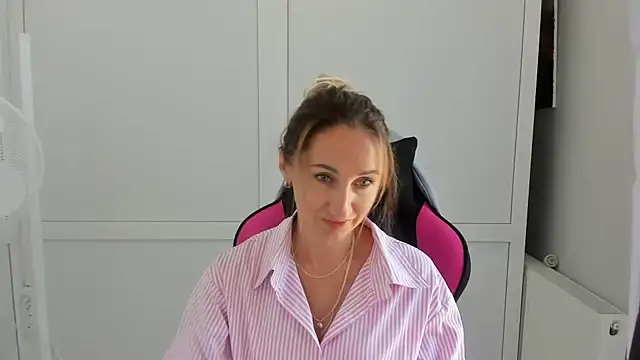 LilyDreamm online show from July 29, 2026, 6:44 am