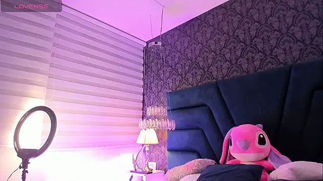 SteisyRoss online show from August 4, 2026, 12:03 am