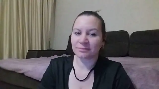 Snapshot of Lauralison chatting on June 21, 2026, 8:22 pm Lauralison online show from June 21, 2026, 8:22 pm