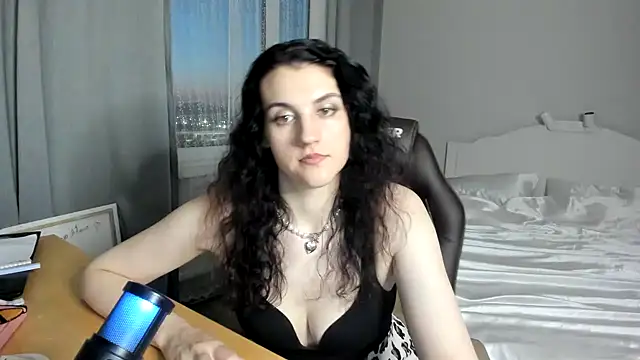 Snapshot of Avelinatt chatting on July 13, 2026, 9:06 pm Avelinatt online show from July 13, 2026, 9:06 pm