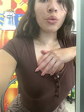 AniaBowie online show from July 7, 2026, 7:18 pm