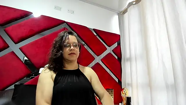 ELLE HADID online show from July 8, 2026, 11:48 am