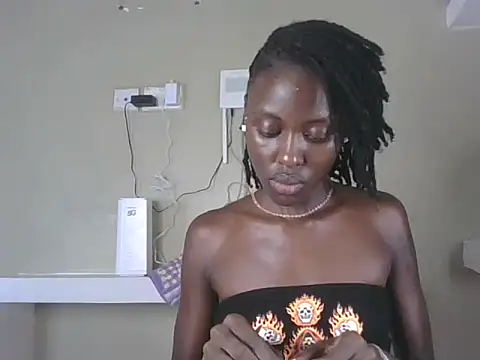 Snapshot of Elsie_1 chatting on July 2, 2026, 6:30 am Elsie 1 online show from July 2, 2026, 6:30 am