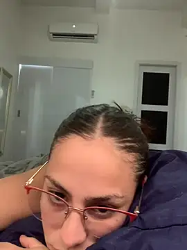 gatitapicosa online show from July 15, 2026, 1:11 am