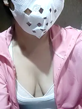 Hiha-nn online show from June 24, 2026, 11:37 pm