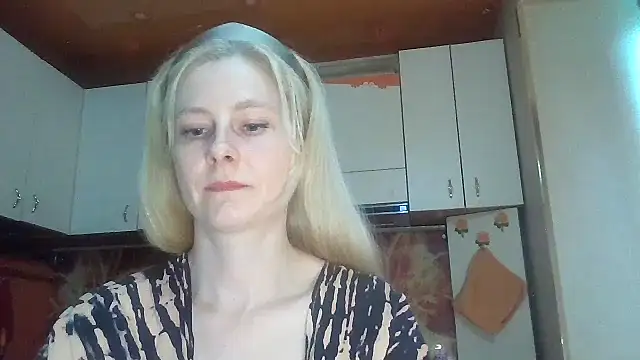 Snapshot of Vexieeka chatting on July 13, 2026, 7:05 pm Vexieeka online show from July 13, 2026, 7:05 pm
