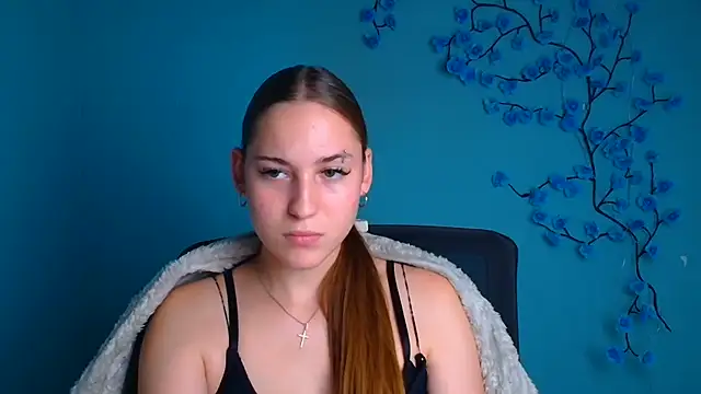 Holly Mooon  online show from July 6, 2026, 3:03 pm