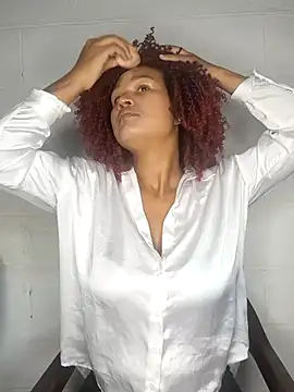 Leana25 online show from July 6, 2026, 1:41 pm