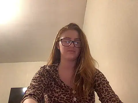 Redvelvetxx2 online show from June 26, 2026, 11:31 pm