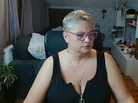 NewHellen4you online show from July 2, 2026, 7:31 pm
