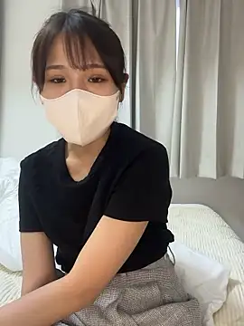YUNA 033 online show from July 25, 2026, 9:07 am