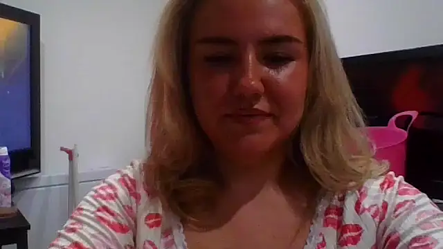 MaddyCherryX online show from July 4, 2026, 9:32 pm