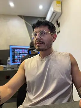 andrewlopezz online show from July 22, 2026, 12:46 am