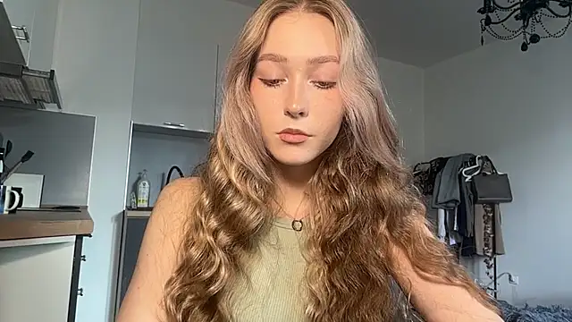 Snapshot of ShyandSkinnyAlice chatting on July 25, 2026, 1:19 pm ShyandSkinnyAlice online show from July 25, 2026, 1:19 pm