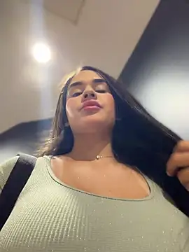 BellaLeclair  online show from July 10, 2026, 8:33 pm