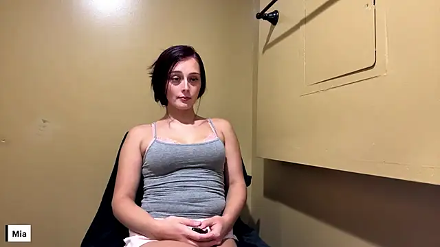 miaaellie online show from July 15, 2026, 4:18 am