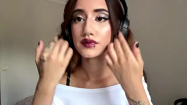 Snapshot of JuliaPierce chatting on July 8, 2026, 2:32 pm JuliaPierce online show from July 8, 2026, 2:32 pm