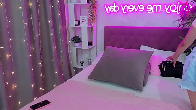 AmeliaLoversXX online show from July 8, 2026, 3:11 am
