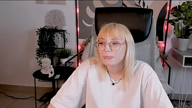ReminaMeow online show from July 14, 2026, 10:21 am