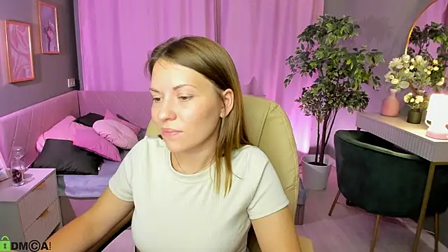Snapshot of Kira_Miragee chatting on July 14, 2026, 4:17 am Kira Miragee online show from July 14, 2026, 4:17 am