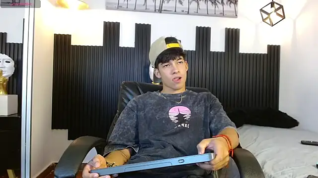 ren storm online show from July 24, 2026, 3:26 am