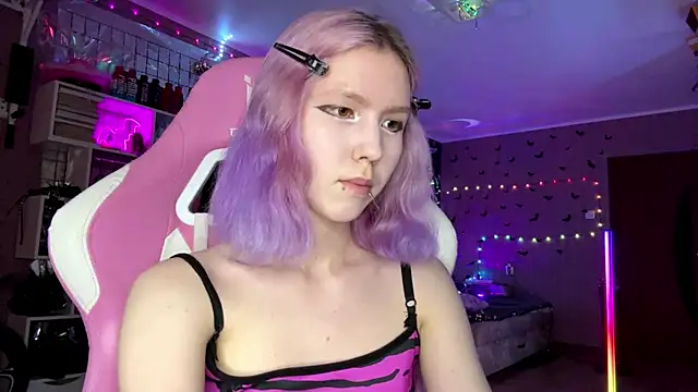 Snapshot of lonely_bunny chatting on July 20, 2026, 2:52 pm lonely bunny online show from July 20, 2026, 2:52 pm
