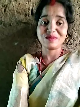 Snapshot of Simran_Love143 chatting on July 19, 2026, 5:44 am Simran Love143 online show from July 19, 2026, 5:44 am