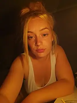 SweetbutKirstyx online show from July 24, 2026, 12:19 am