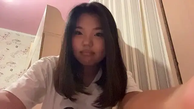 Snapshot of JohannaMickiewicz chatting on July 24, 2026, 3:10 pm JohannaMickiewicz online show from July 24, 2026, 3:10 pm