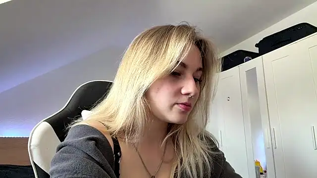 tutsiecutie online show from July 24, 2026, 11:52 am
