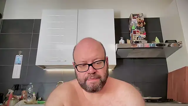 Snapshot of theitalianbear chatting on July 17, 2026, 7:37 am theitalianbear online show from July 17, 2026, 7:37 am