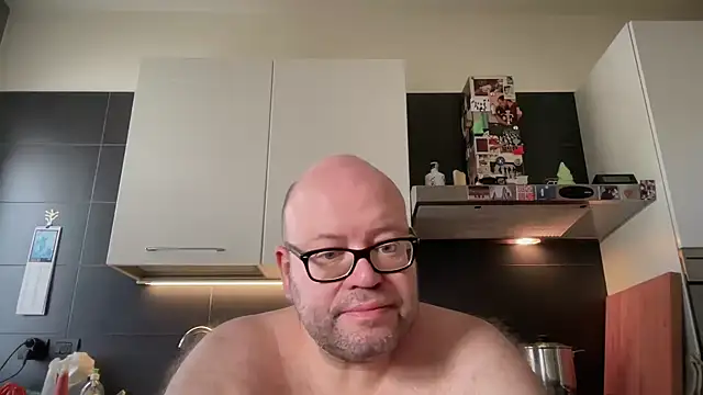 Snapshot of theitalianbear chatting on July 26, 2026, 10:44 am theitalianbear online show from July 26, 2026, 10:44 am