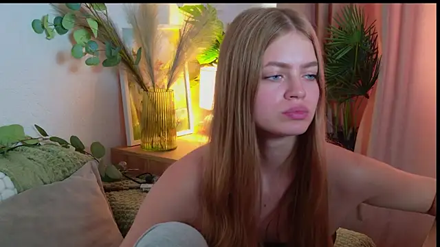 EmillyDiamond online show from July 28, 2026, 11:17 am