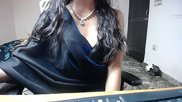 Snapshot of Lyra_luxe chatting on August 2, 2026, 7:45 pm Lyra luxe online show from August 2, 2026, 7:45 pm