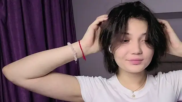 cute  caprice online show from August 3, 2026, 5:06 pm