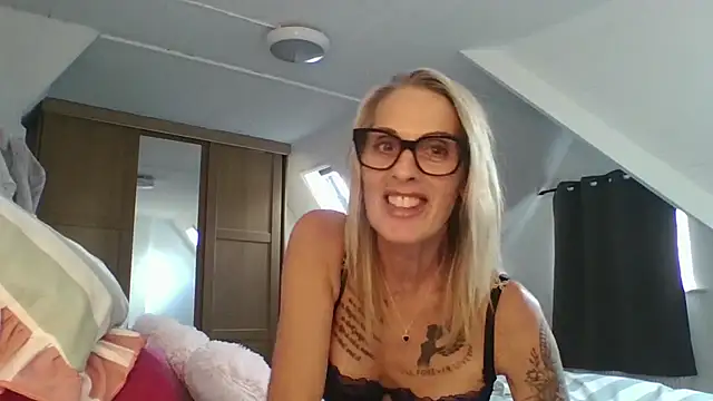 Busty-MorganXX online show from July 31, 2026, 5:23 pm