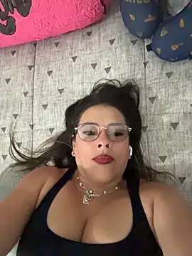 Lauren Bond online show from August 4, 2026, 7:38 pm
