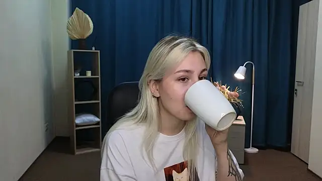 LishaNuding online show from August 5, 2026, 11:02 am