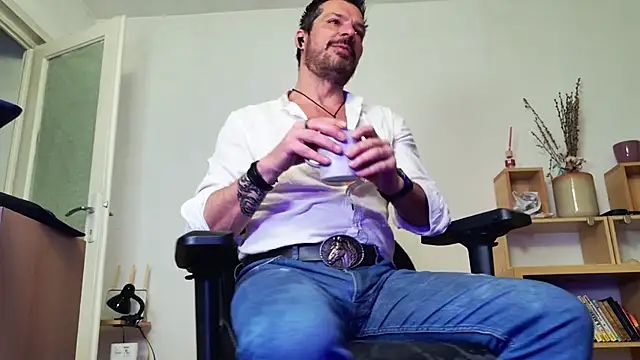 ChrisKox online show from April 24, 2026, 2:03 am