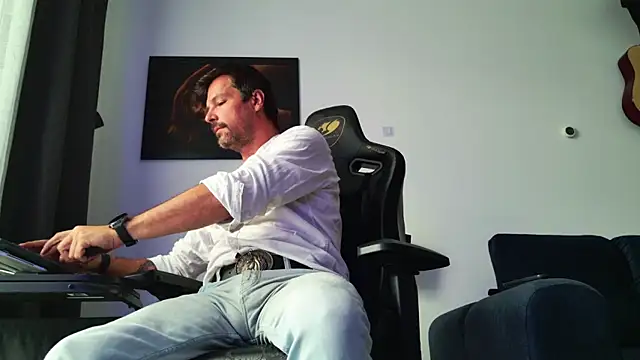 ChrisKox online show from July 13, 2026, 4:04 am