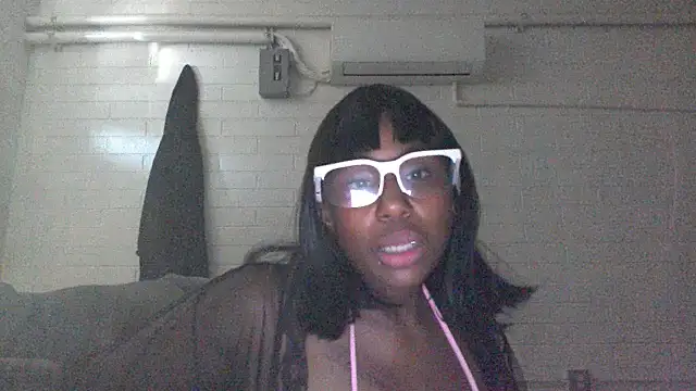 Xochillovemoney2 online show from July 9, 2026, 11:53 pm