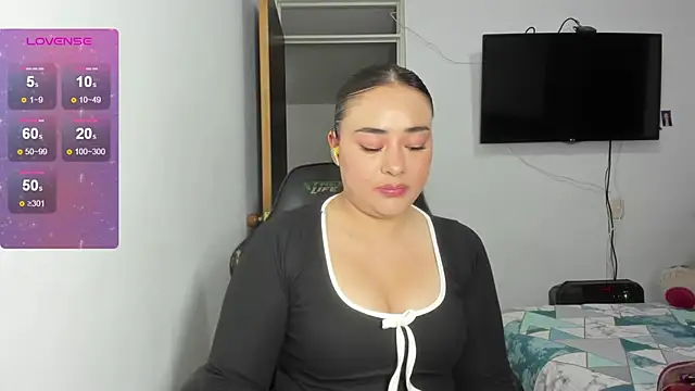 ReyleDoll online show from July 27, 2026, 11:23 pm