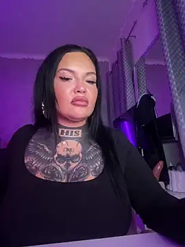  MelinaCurves  online show from May 6, 2026, 9:20 pm