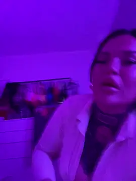  MelinaCurves  online show from May 19, 2026, 3:24 am