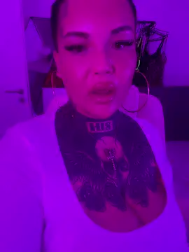  MelinaCurves  online show from May 23, 2026, 10:25 pm