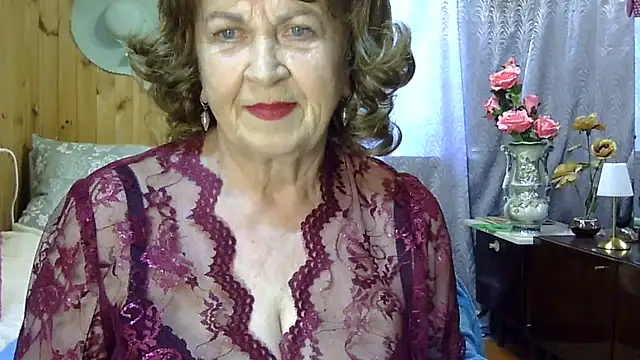 Emma52610 online show from June 24, 2026, 11:42 am