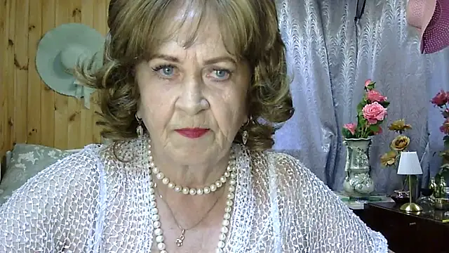 Emma52610 online show from July 25, 2026, 4:37 pm