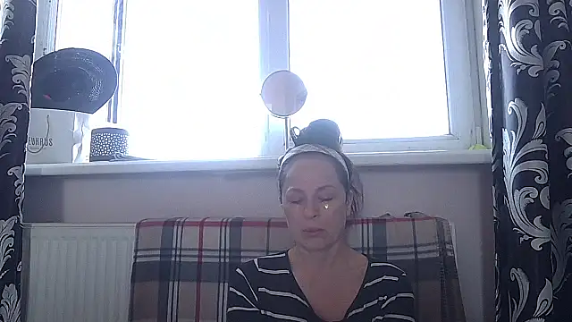LindaStarS online show from April 25, 2026, 4:59 am